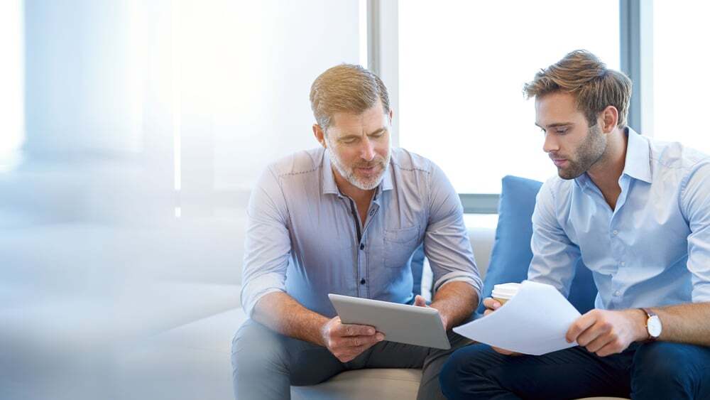 PiCa_Datatronic Software AG_Business-Männer beraten sich